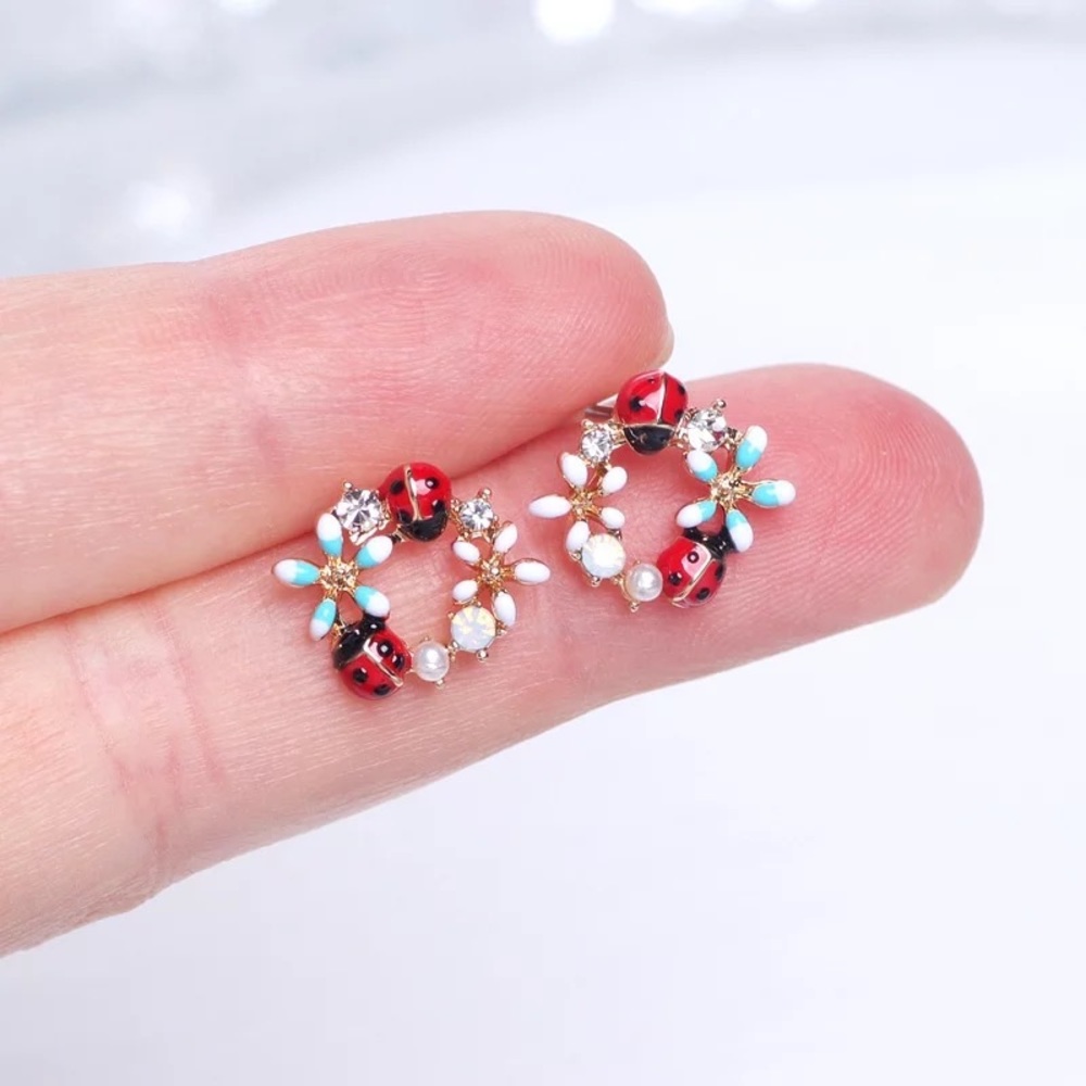 super cute earrings